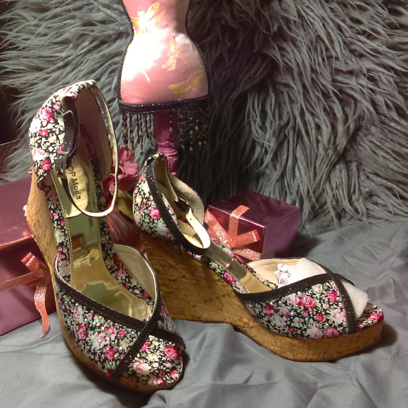 TOP MODA Roseprint Fabric Rhinestones Cork Wedge - Picture 2 of 2